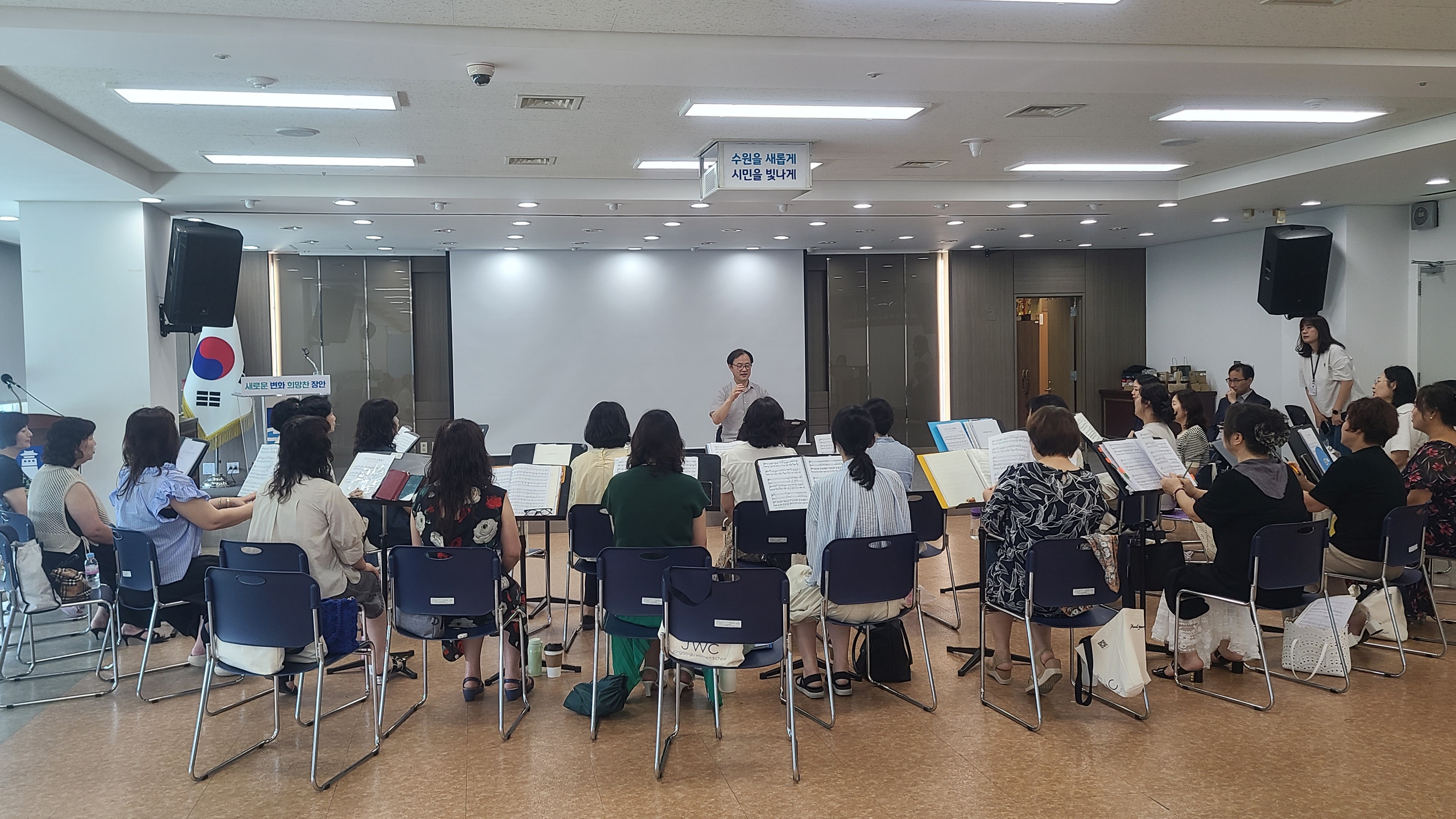 장안구 여성합창단 격려 말씀 및 간식 전달2번 사진